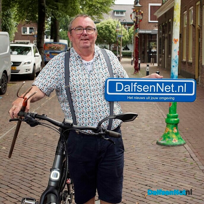 Foto’s met bordje DalfsenNet tijdens derde Blauwe Bogendag (deel 2) - Foto: Paul Scholten