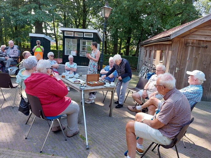 Scootmobilers naar Nieuwleusen - Foto: Ingezonden foto