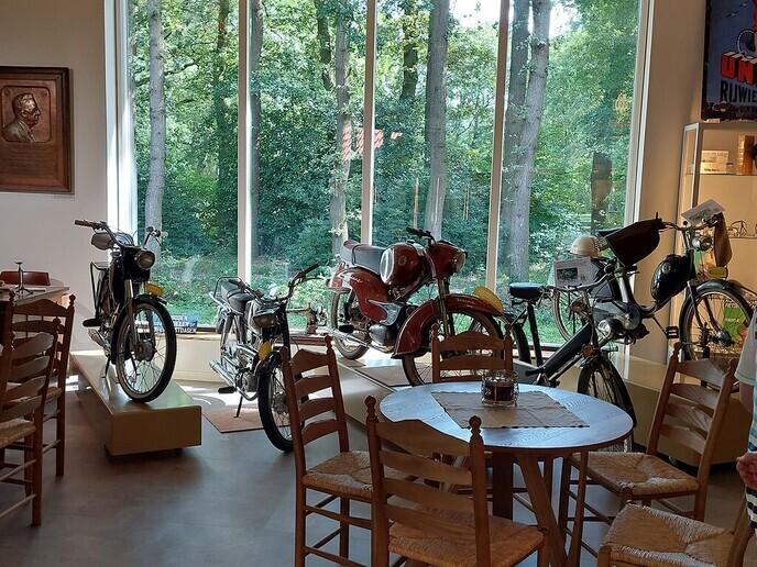 Scootmobilers naar Nieuwleusen - Foto: Ingezonden foto