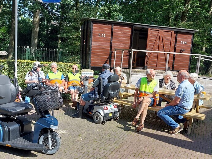 Scootmobilers naar Nieuwleusen - Foto: Ingezonden foto