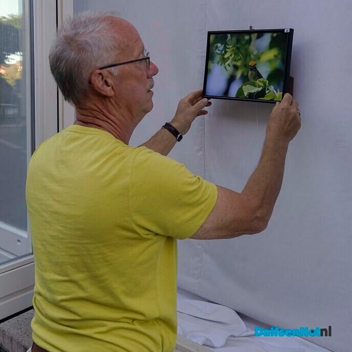 Jos Scholten exposeert in vitrines Albert Heijn Dalfsen - Foto: Paul Scholten