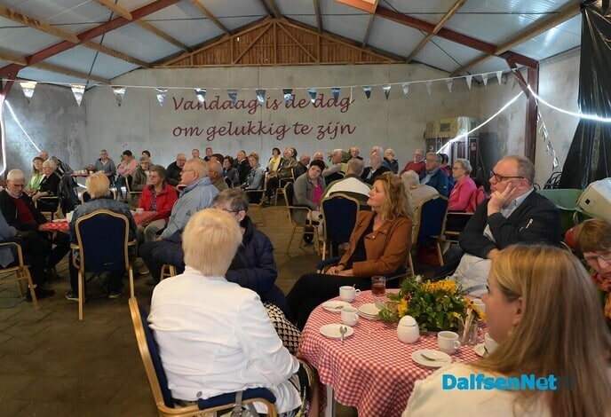 Zorgboerderij Damhoeve feestelijk in het nieuws  - Foto: Johan Bokma