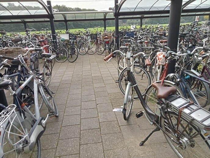 Parkeerproblemen fietsen bij het station? Hoezo? - Foto: Ingezonden foto