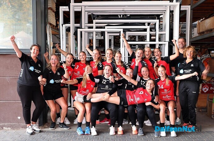 Dames Handbalteam Dalfsen klaar voor spannend seizoen na geslaagde voorbereiding - Foto: Ingezonden foto