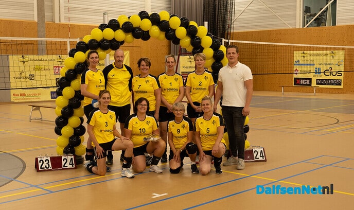 Dalvo markeert samen met sponsoren het nieuwe seizoen - Foto: Ingezonden foto
