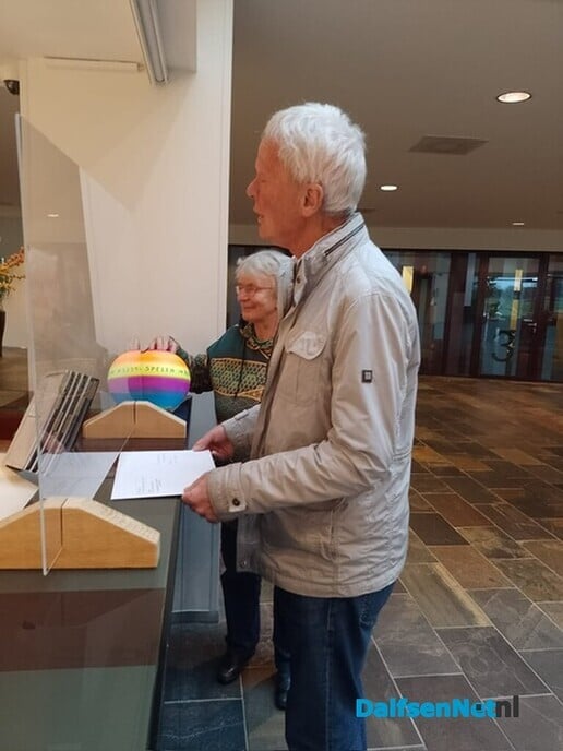Zienswijze aangeboden met bal - Foto: Ingezonden foto