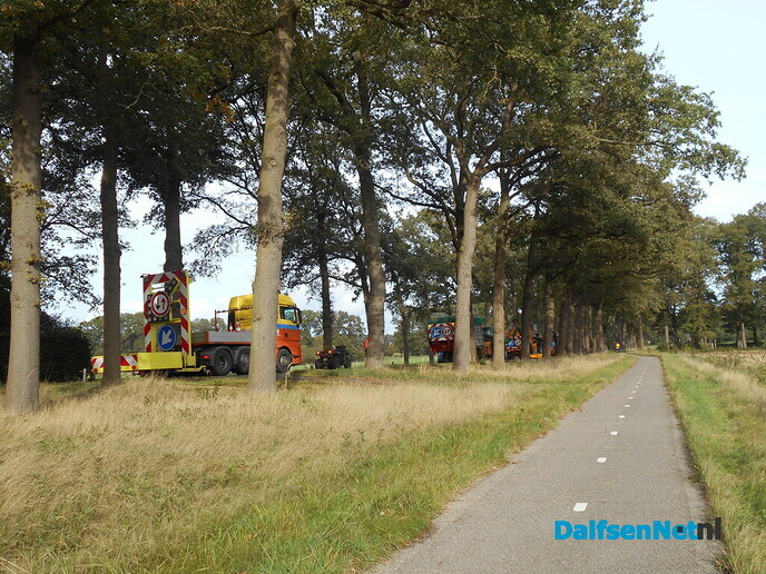 Optocht van grasmaaiers