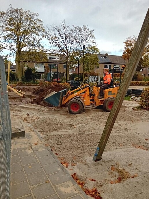 Herinrichting pleinen basisschool De Spiegel in volle gang - Foto: Ingezonden foto