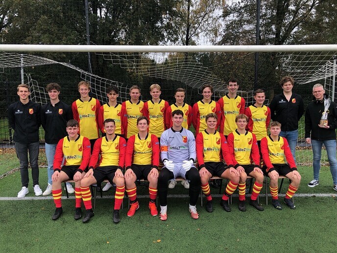  Trotse sponsor van SV Dalfsen 6 - Foto: Ingezonden foto