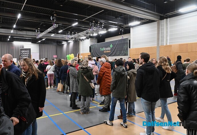 Honderden bezoekers tijdens Glutenvrije markt in de Trefkoele+ - Foto: Johan Bokma