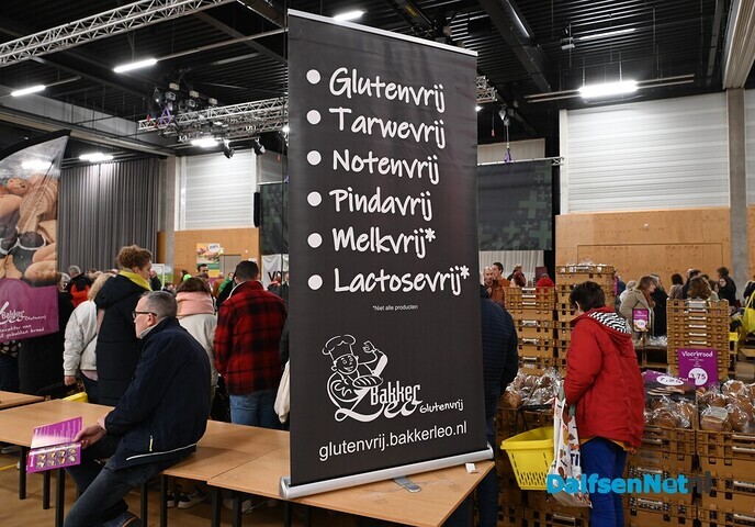 Honderden bezoekers tijdens Glutenvrije markt in de Trefkoele+ - Foto: Johan Bokma