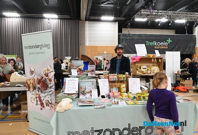 Honderden bezoekers tijdens Glutenvrije markt in de Trefkoele+ - Foto: Johan Bokma