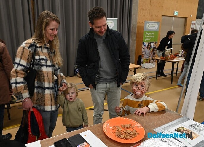 Honderden bezoekers tijdens Glutenvrije markt in de Trefkoele+ - Foto: Johan Bokma