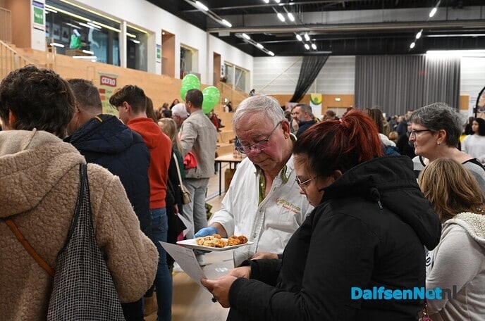 Honderden bezoekers tijdens Glutenvrije markt in de Trefkoele+ - Foto: Johan Bokma