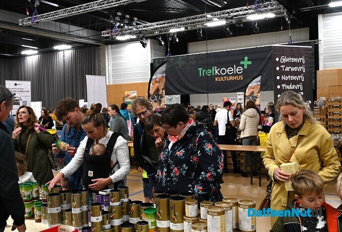 Honderden bezoekers tijdens Glutenvrije markt in de Trefkoele+ - Foto: Johan Bokma