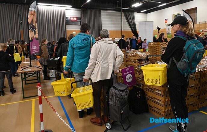 Honderden bezoekers tijdens Glutenvrije markt in de Trefkoele+ - Foto: Johan Bokma