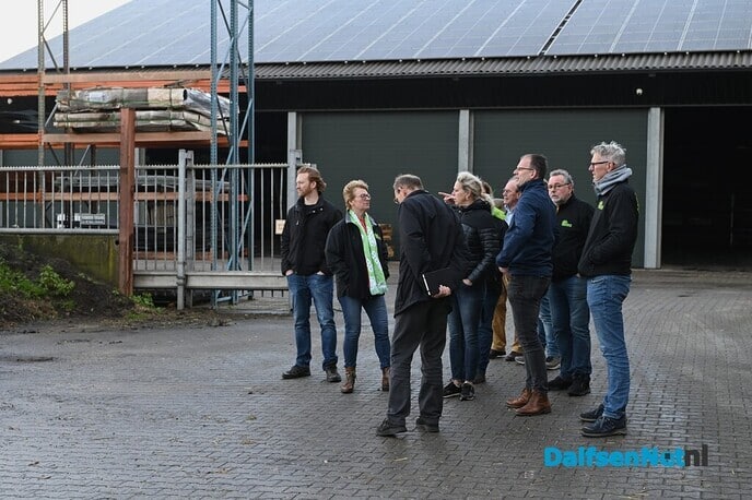 Cor Pierik op werkbezoek bij Melkveehouderij/Stalinrichtingen van Spijker - Foto: Johan Bokma