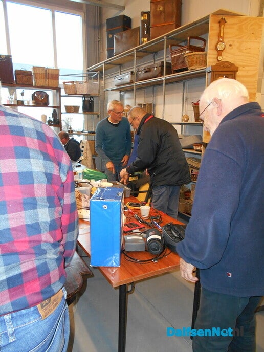 Het was weer gezellig druk bij het repair Café