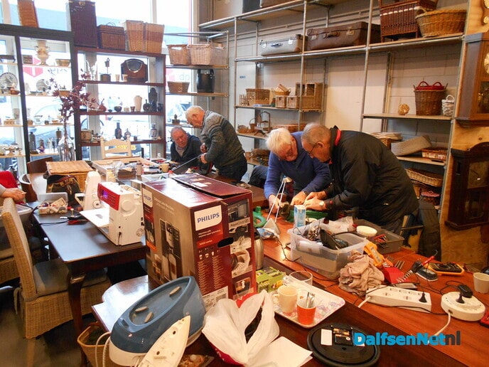 Het was weer gezellig druk bij het repair Café