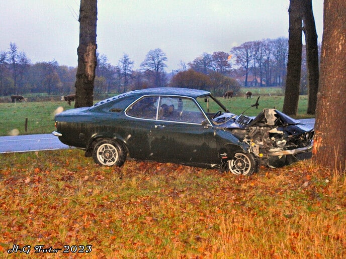 Opel Manta in puin gereden