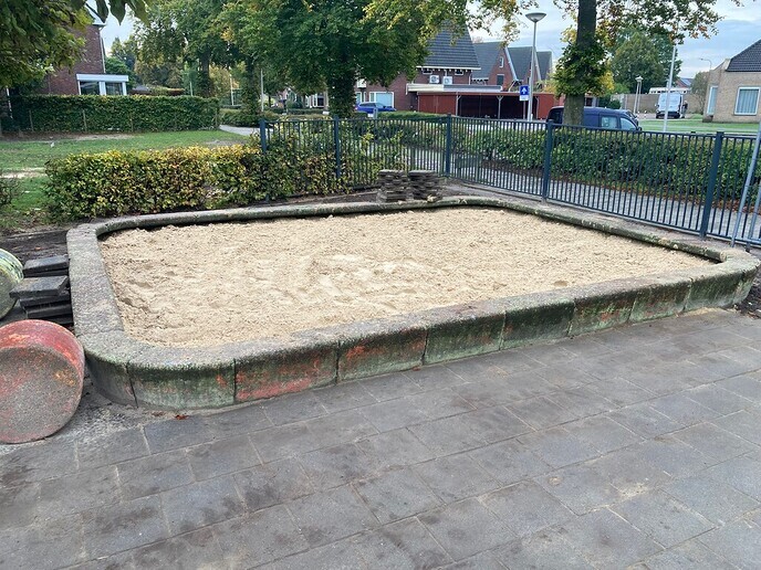 Herinrichting pleinen basisschool De Spiegel in volle gang - Foto: Ingezonden foto