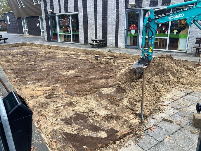 Herinrichting pleinen basisschool De Spiegel in volle gang - Foto: Ingezonden foto