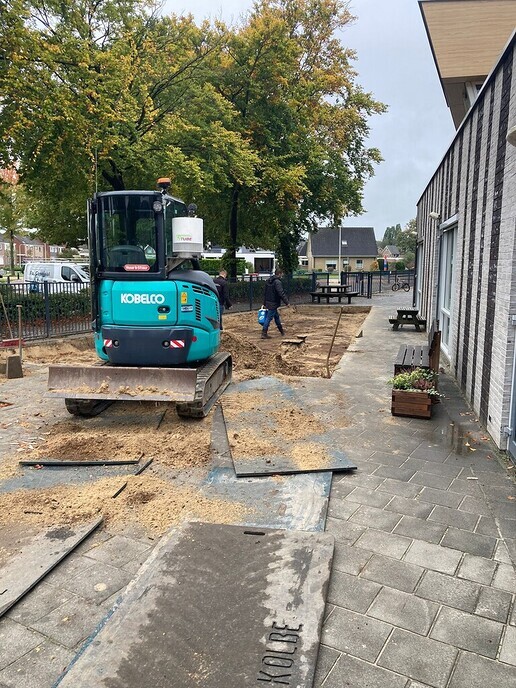Herinrichting pleinen basisschool De Spiegel in volle gang - Foto: Ingezonden foto