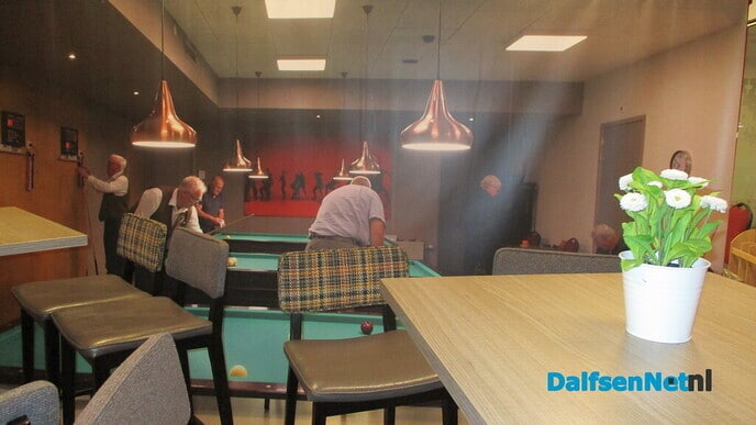 Als het fotogordijn naar beneden is: dan wordt er gebiljart