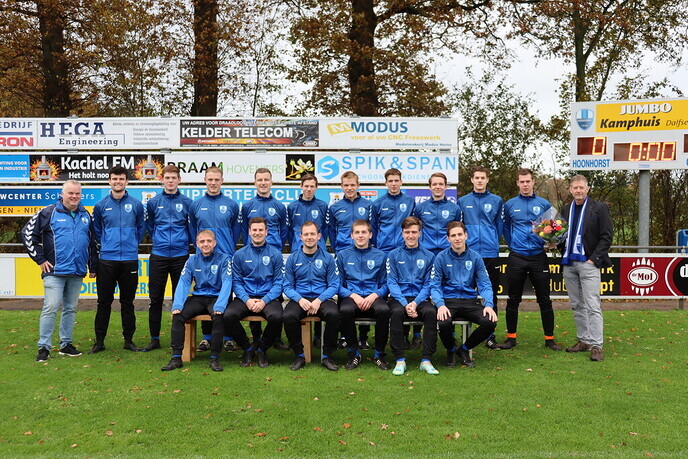 Fakkert sponsort nieuwe trainingspakken Hoonhorst 1 - Foto: Ingezonden foto