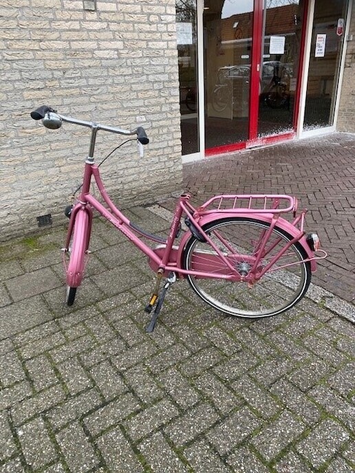 Geparkeerde fiets huisartsenpraktijk - Foto: Ingezonden foto