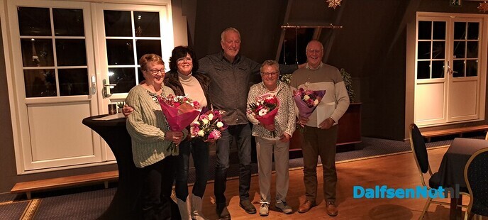 Volksdansvereniging huldigde leden - Foto: Ingezonden foto