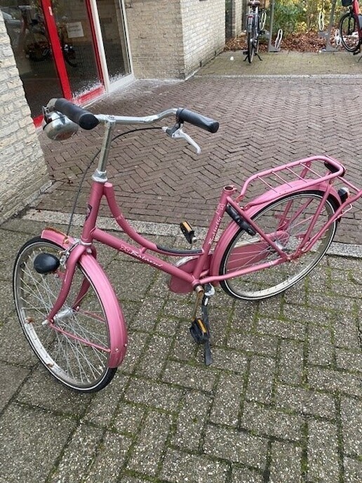 Geparkeerde fiets huisartsenpraktijk - Foto: Ingezonden foto