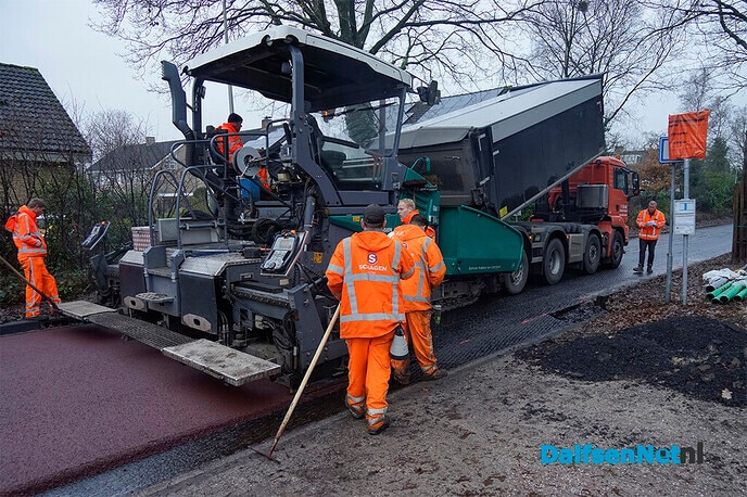 Fietssnelweg tussen Koesteeg en Polhaarweg vandaag geasfalteerd - Foto: Paul Scholten