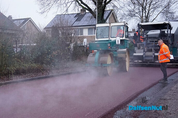 Fietssnelweg tussen Koesteeg en Polhaarweg vandaag geasfalteerd - Foto: Paul Scholten