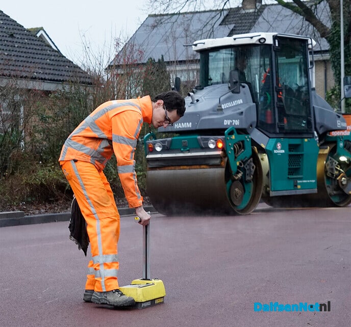 Fietssnelweg tussen Koesteeg en Polhaarweg vandaag geasfalteerd - Foto: Paul Scholten