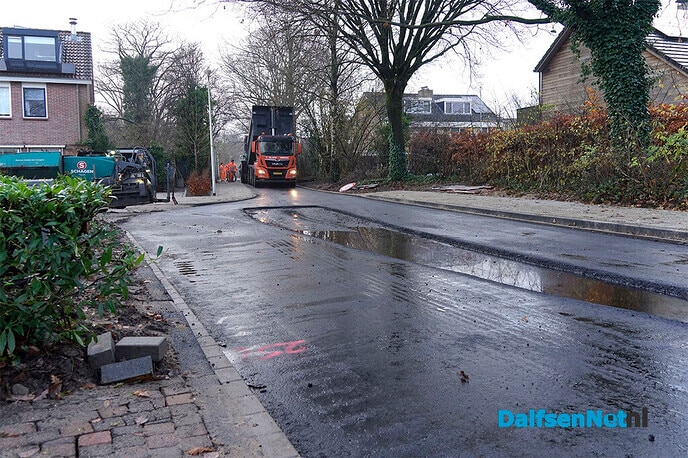 Fietssnelweg tussen Koesteeg en Polhaarweg vandaag geasfalteerd - Foto: Paul Scholten