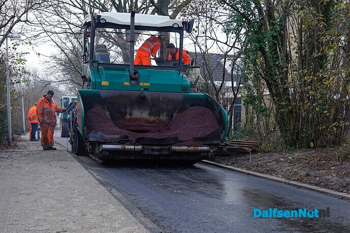 Fietssnelweg tussen Koesteeg en Polhaarweg vandaag geasfalteerd - Foto: Paul Scholten
