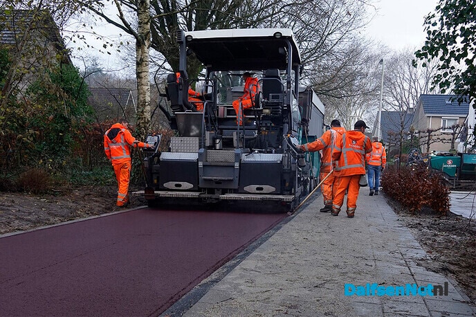 Fietssnelweg tussen Koesteeg en Polhaarweg vandaag geasfalteerd - Foto: Paul Scholten
