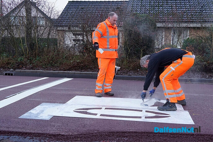 Fietssnelweg tussen Koesteeg en Polhaarweg vandaag geasfalteerd - Foto: Paul Scholten