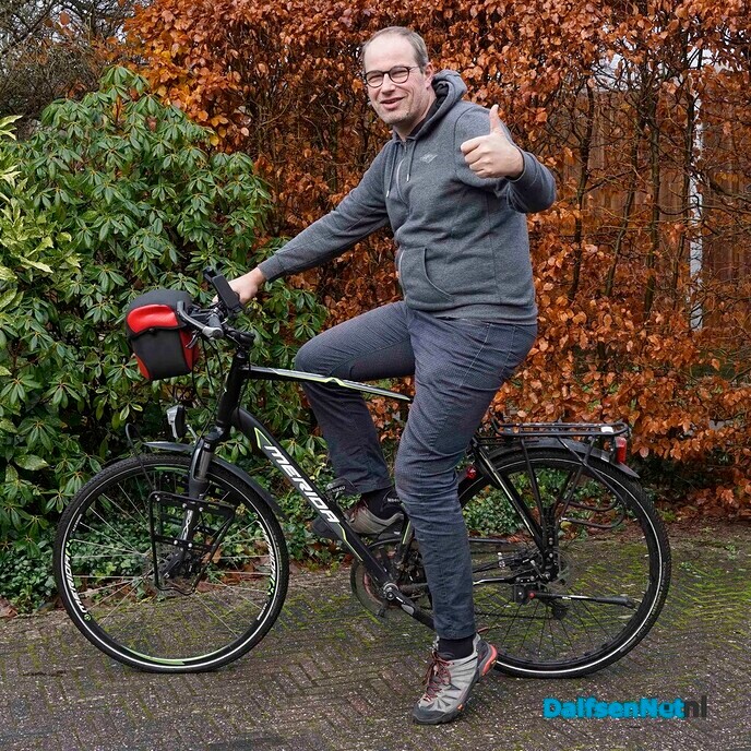 Fiets Henk Hilbolling in “winterstand” en hijzelf? - Foto: Paul Scholten