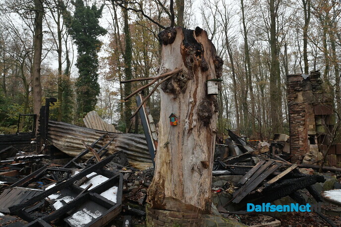 Het levende huis van familie Radstake afgebrand - Foto: Johan Bokma