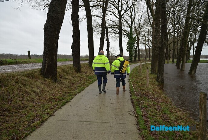 Hoog water op de Vecht, dijkpost 15 paraat in Vilsteren - Foto: Johan Bokma