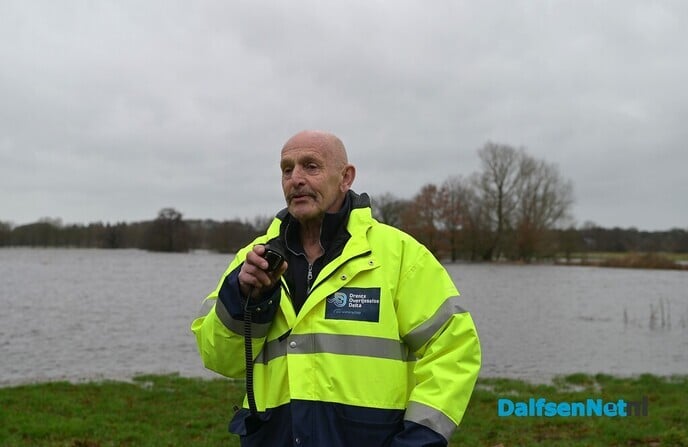 Hoog water op de Vecht, dijkpost 15 paraat in Vilsteren - Foto: Johan Bokma