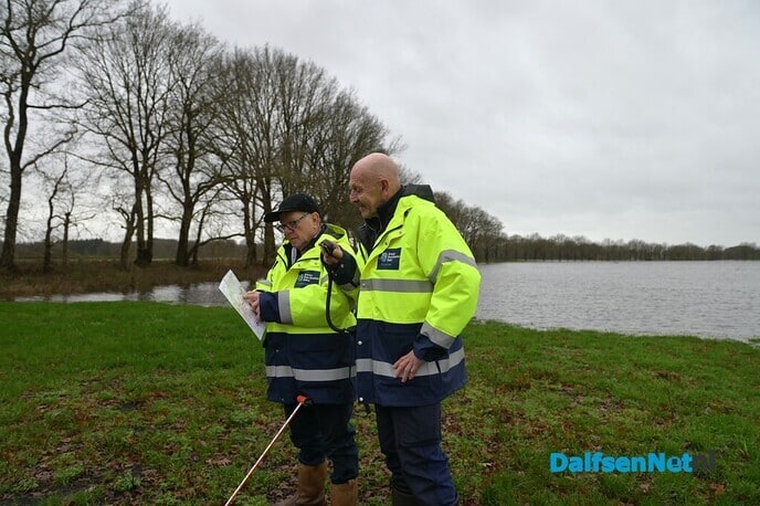 Hoog water op de Vecht, dijkpost 15 paraat in Vilsteren