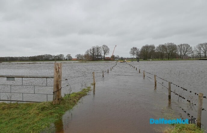 Hoog water op de Vecht, dijkpost 15 paraat in Vilsteren - Foto: Johan Bokma