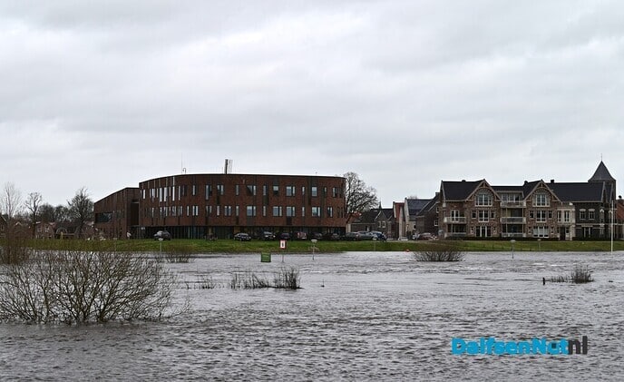 Ga niet zwemmen, recreatief varen of fietsen in het hoogwater - Foto: Johan Bokma
