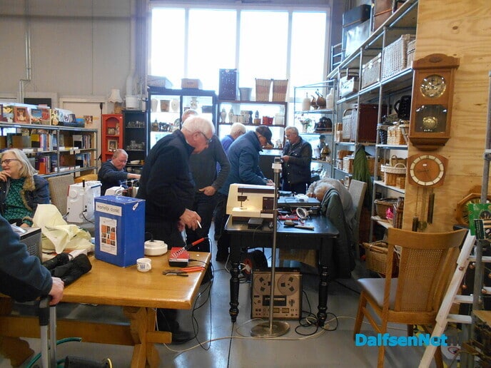 Het repair cafe had de handen weer vol vandaag