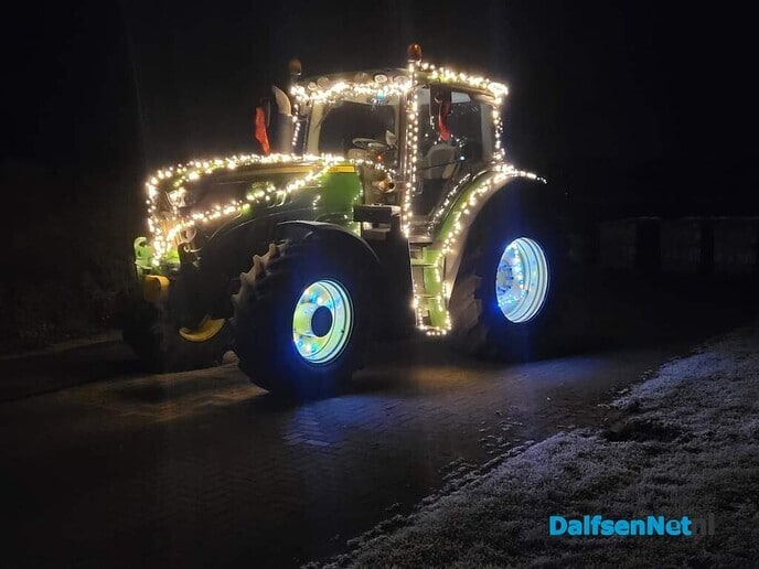 Verlichte trekker optocht - Foto: Ingezonden foto