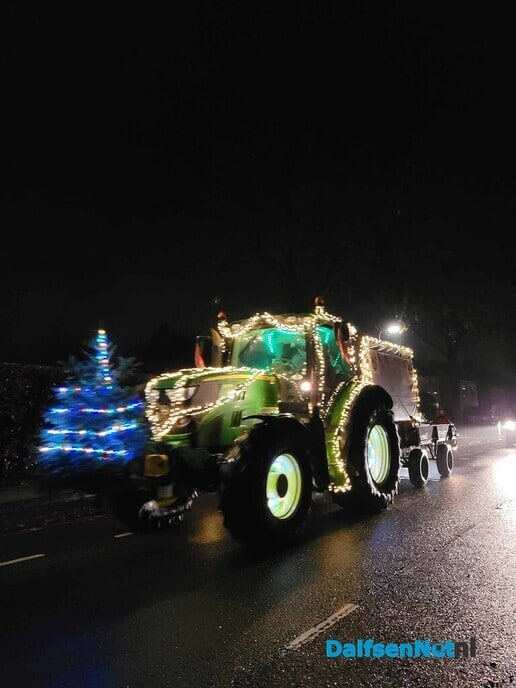Verlichte trekker optocht - Foto: Ingezonden foto