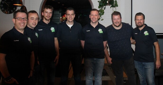 Champions League official Rogier Honig geeft een prachtige presentatie aan leden SNO Nijverdal - Foto: Eigen geleverde foto